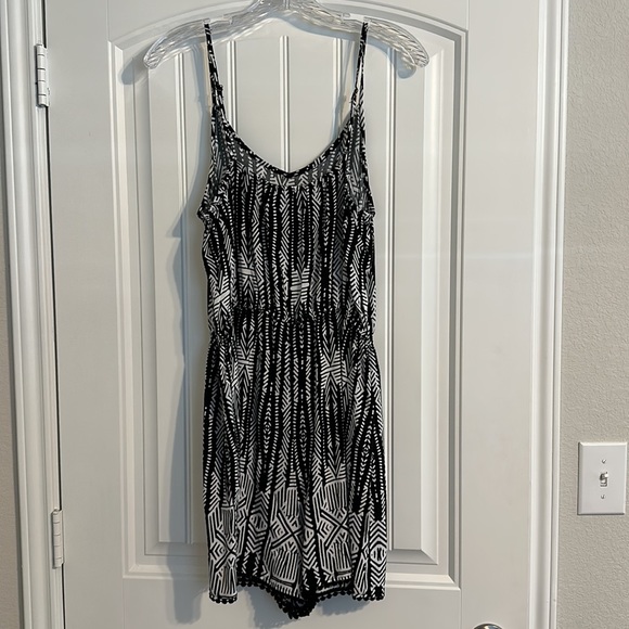 Mossimo Supply Co Patterned Romper - Picture 6 of 8